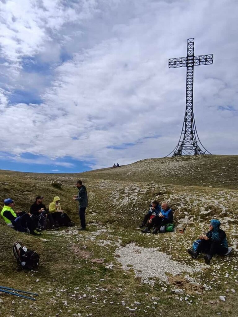 Scopri di più sull'articolo Divina ascesa al Monte Catria! Dal monastero di Fonte Avellana alla croce e ritorno